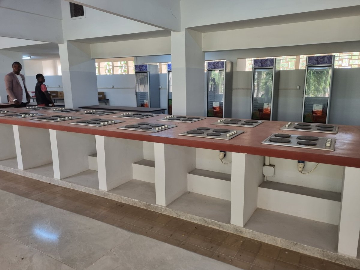 MunsantuK's tweet photo. Nous ne sommes pas à #Harvard ou #Sorbone mais à l'#UNIKIN (Université de Kinshasa) en #RDC.
Voilà l'une des raisons qui poussera les Compatriotes à renouveler le mandat de #BÉTON et jamais un étranger au sommet.
@MpindaKRichard témoin oculaire
S/FATSHI
D/FATSHISTES ✌️ https://t.co/Jfn51WZCjx