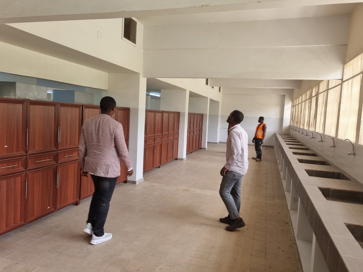 MunsantuK's tweet photo. Nous ne sommes pas à #Harvard ou #Sorbone mais à l'#UNIKIN (Université de Kinshasa) en #RDC.
Voilà l'une des raisons qui poussera les Compatriotes à renouveler le mandat de #BÉTON et jamais un étranger au sommet.
@MpindaKRichard témoin oculaire
S/FATSHI
D/FATSHISTES ✌️ https://t.co/Jfn51WZCjx