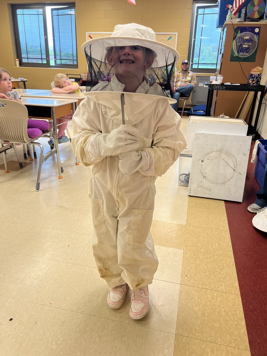 Ms_Currier's tweet photo. We dodged the rain and got some fresh air on a hike, made zero waste bird treats, and learned about beekeeping from a local bee keeper! Such a lovely day at Bogan celebrating our wonderful planet! 🌎🌧️🐝🌿🪶 https://t.co/j59jRUQnJw