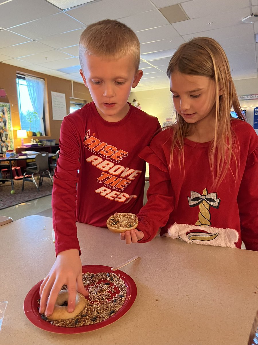 Ms_Currier's tweet photo. We dodged the rain and got some fresh air on a hike, made zero waste bird treats, and learned about beekeeping from a local bee keeper! Such a lovely day at Bogan celebrating our wonderful planet! 🌎🌧️🐝🌿🪶 https://t.co/j59jRUQnJw