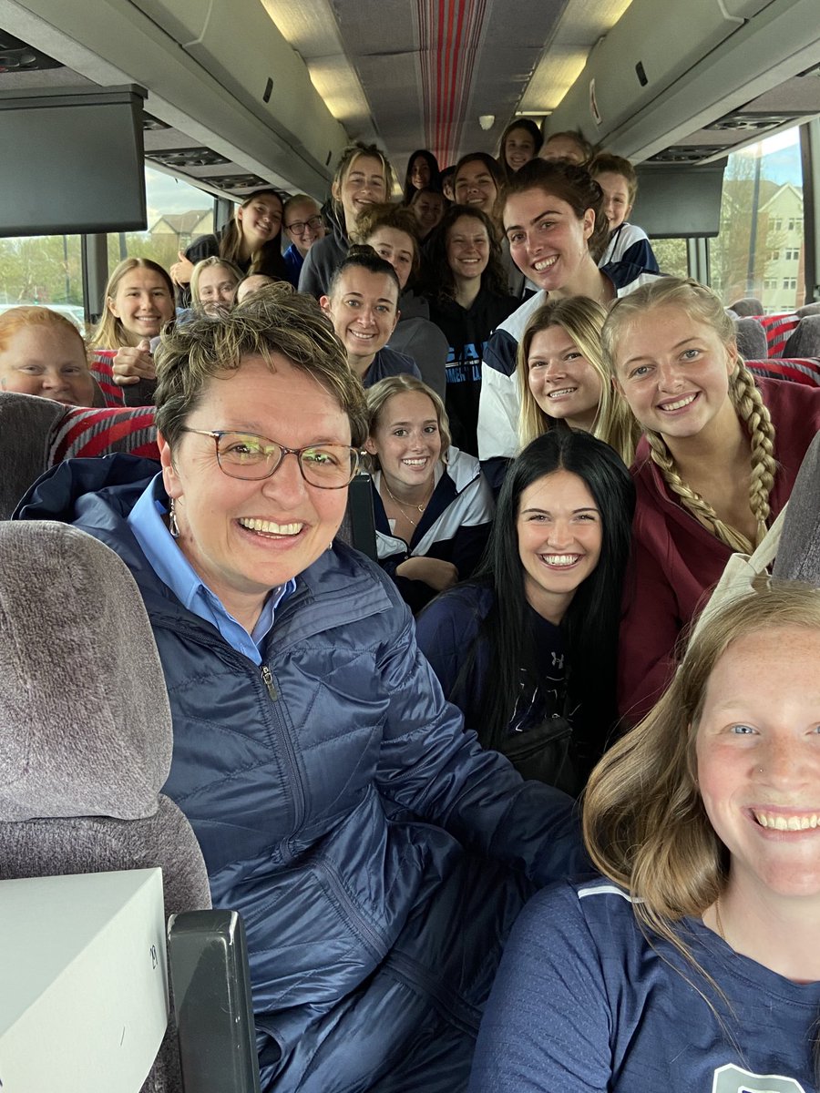 SAUPresNovak's tweet photo. Sending off the ⁦@sauwomenslax⁩ team to the conference championship with a pep talk and bee cookies! Love the energy of this team! Let’s go bees! 🐝🥍🐝 ⁦@SAUBEES⁩ https://t.co/qYqz5cL3gi