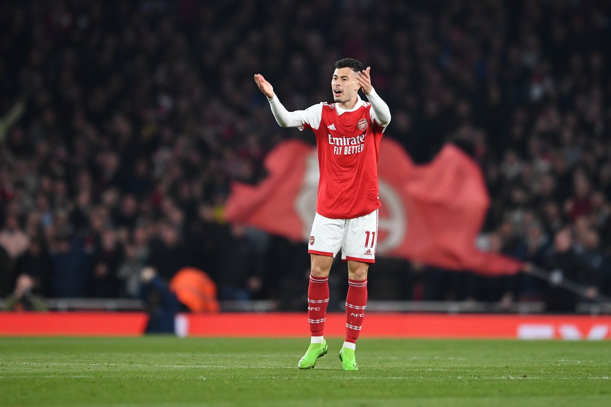 typ_pl's tweet photo. Arsenal - Southampton 3️⃣:3️⃣

Ależ szalone ostatnie 2️⃣0️⃣ minut meczu!😱

Kanonierzy rzutem na taśmę kończą starcie z jednym oczkiem na koncie. Do samodzielnego włożenia przysłowiowego kija w szprychy na drodze do mistrzostwa coraz bliżej...

fot. @Arsenal 

#ARSSOU https://t.co/QPYQhHVUjc