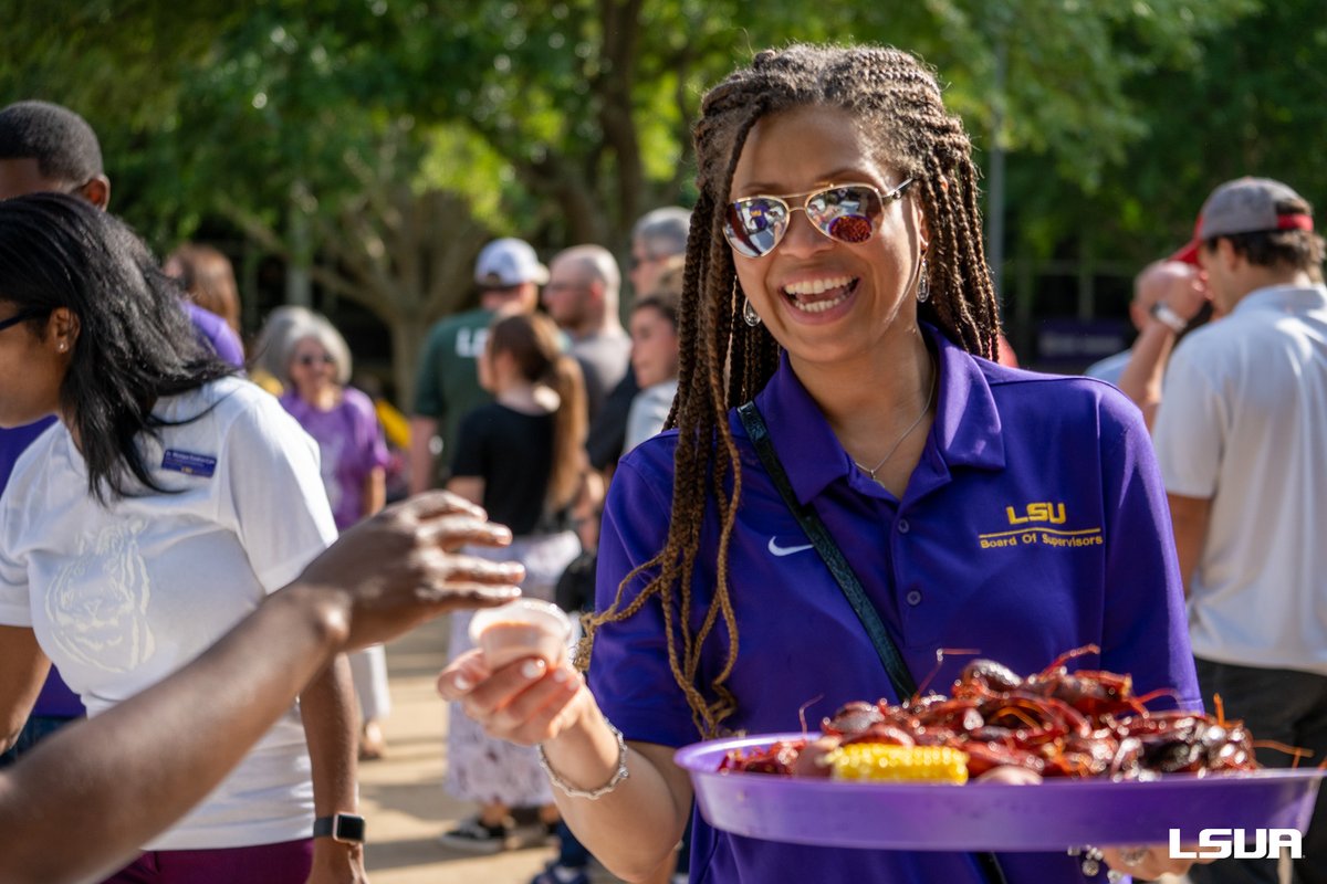 LSUAlexandria's tweet photo. Generals Jam and Crawfish Boil was a tail-snapping success!! What a beautiful night under the oaks with students, staff, faculty, and the LSU Tigers Board of Supervisors. Thanks to Matt Laborde and Def Jam for setting the perfect mood with their music!

#lsua #withoutlimits https://t.co/BTTvMmWFHh