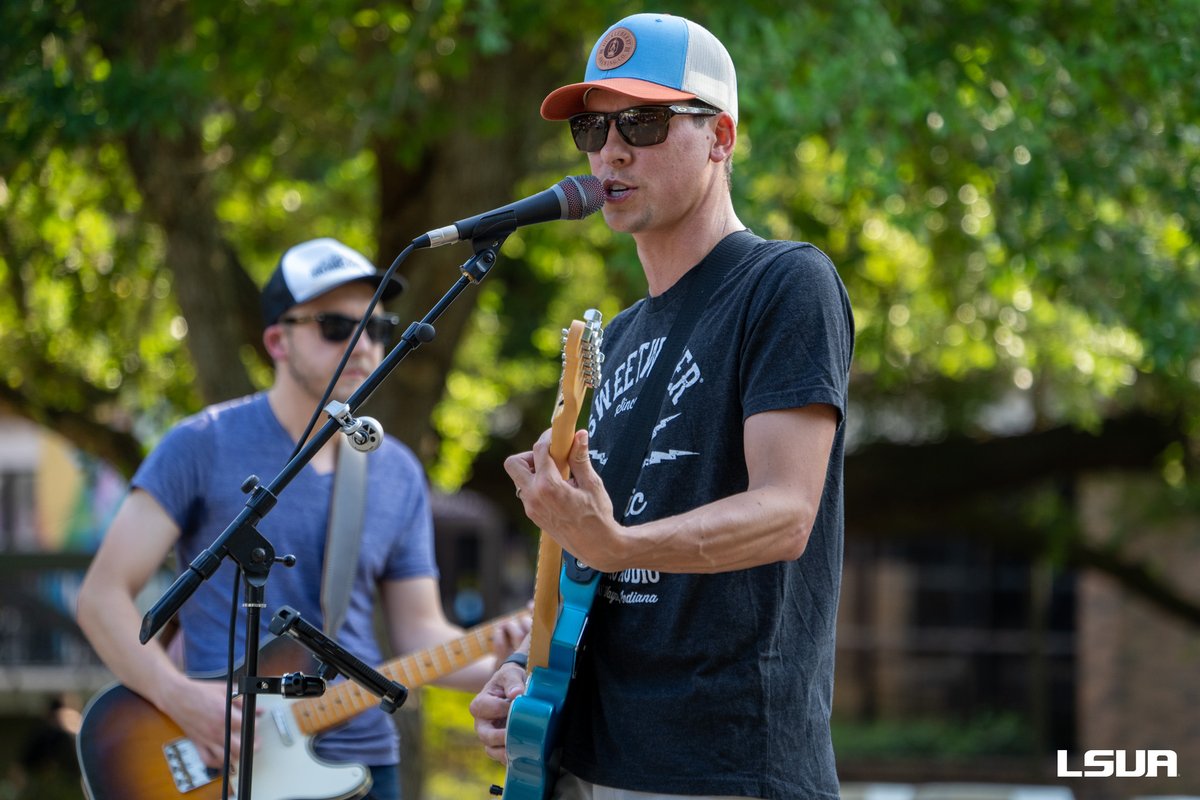 LSUAlexandria's tweet photo. Generals Jam and Crawfish Boil was a tail-snapping success!! What a beautiful night under the oaks with students, staff, faculty, and the LSU Tigers Board of Supervisors. Thanks to Matt Laborde and Def Jam for setting the perfect mood with their music!

#lsua #withoutlimits https://t.co/BTTvMmWFHh