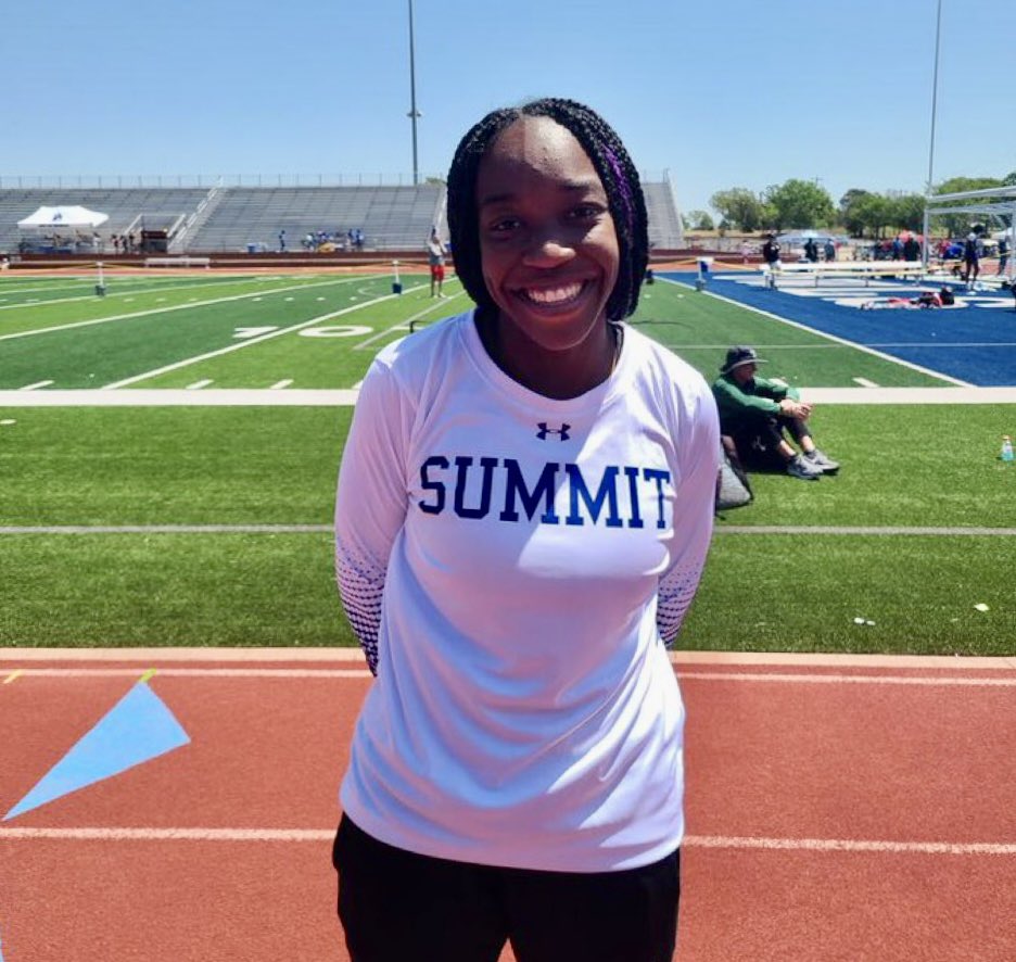 SummJagTrack's tweet photo. Dorie Davis is your runner-up in the triple jump.  #ONTHEBUS https://t.co/R7o6kwuYuI