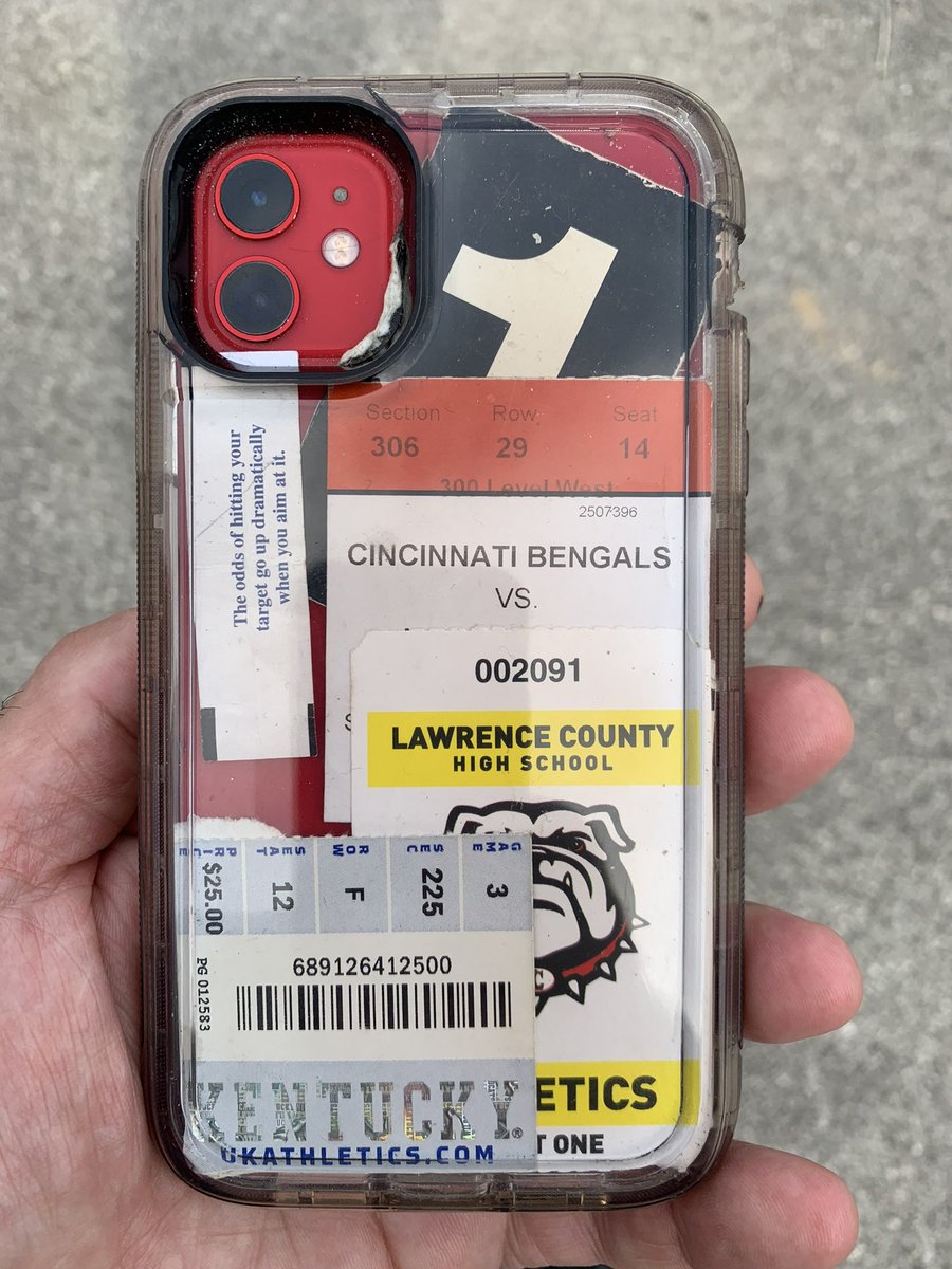 All_in_LC's tweet photo. A gentleman in Pikeville just found this phone outside his office.  If any of the LC folks knows who it belongs to, please have him/her to call +1 (606) 213-5039. 

#GoodSamaritan in Pike Co! https://t.co/SjIGzwyGmk