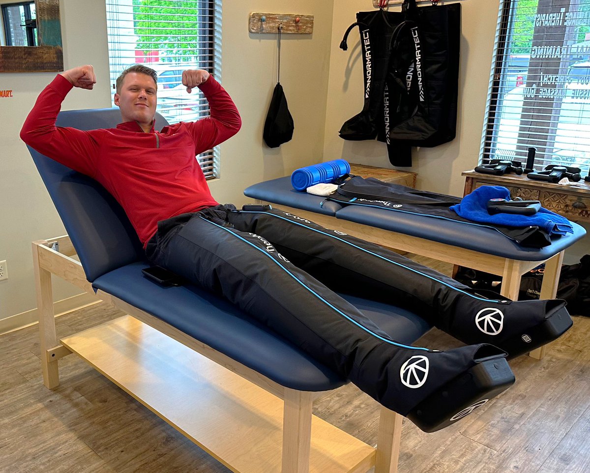 AJOneBody's tweet photo. Ryan Dye stay on point making sure the body is recovered🙌🏾💪🏾🙌🏾
@therabody
One Body By AJ Recovery Center
2686 West Oxford Loop STE 124
#oxfordms #faith #onebodybyajrecoverycenter #recovery #compressionsleeves #theragun #therabody #personaltraining https://t.co/zK49zvwoy2