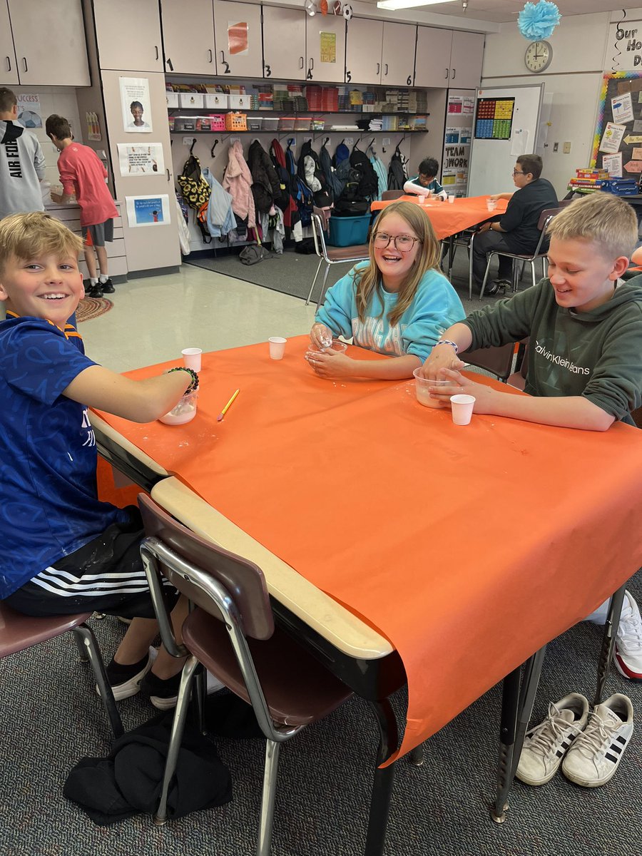 GillespieLeads's tweet photo. What better way for the #gillespiegoalies to end their week than with Whatzzit⁉️ Was it chaotic- 100%, but was it worth it - ABSOLUTELY. #makelearningfun #fabfives #fabulousin5th #wgleads #d25learns #d25itspersonal @AHSD25Westgate https://t.co/C4E9YX6Ri4