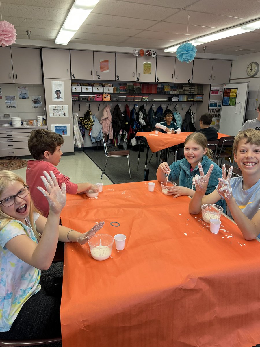 GillespieLeads's tweet photo. What better way for the #gillespiegoalies to end their week than with Whatzzit⁉️ Was it chaotic- 100%, but was it worth it - ABSOLUTELY. #makelearningfun #fabfives #fabulousin5th #wgleads #d25learns #d25itspersonal @AHSD25Westgate https://t.co/C4E9YX6Ri4