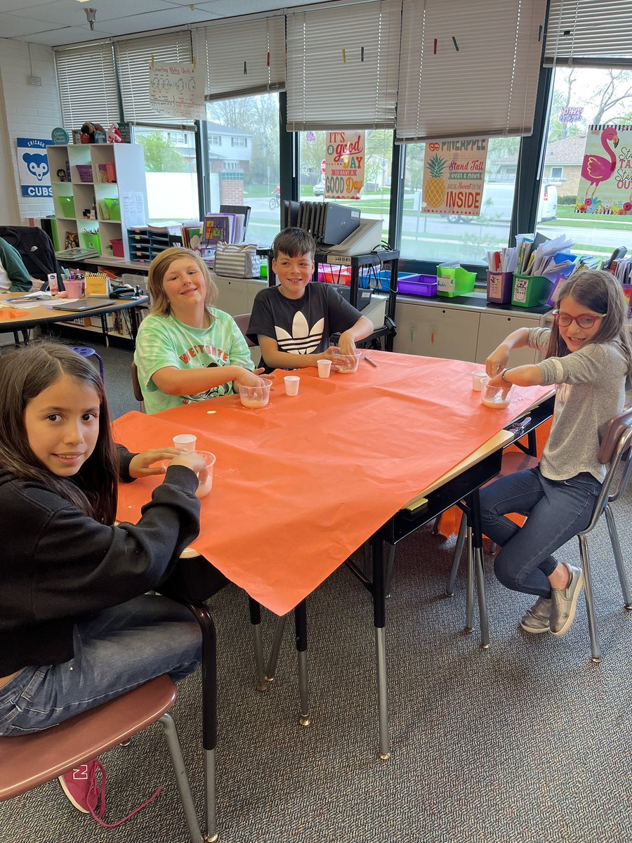 GillespieLeads's tweet photo. What better way for the #gillespiegoalies to end their week than with Whatzzit⁉️ Was it chaotic- 100%, but was it worth it - ABSOLUTELY. #makelearningfun #fabfives #fabulousin5th #wgleads #d25learns #d25itspersonal @AHSD25Westgate https://t.co/C4E9YX6Ri4