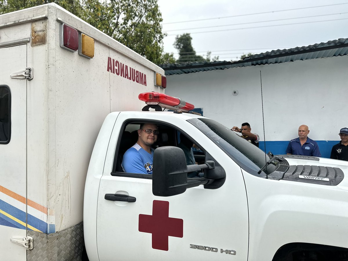 pedroluisanchez's tweet photo. La Ambulancia perteneciente a Lima Blanco la vamos a repotenciar gracias a la ayuda de nuestro Gonermador @albertogalindez 
Porq la Salud no tiene color político 
Vamos Palante 💪 https://t.co/8jJzBt2tl3