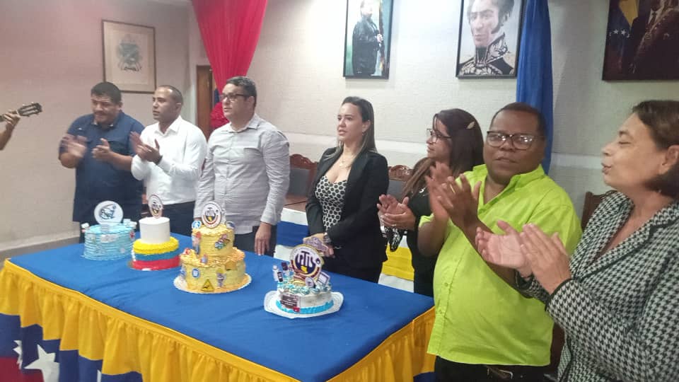 jfariascabello's tweet photo. 57 docentes reciben titularidad en la UPT Ludovico Silva en Punta de Mata 

• En el marco del undécimo aniversario de la Universidad Politécnica Territorial se destacaron los logros obtenidos y la formación de 7 mil estudiantes en los últimos años.

https://t.co/u6F3ds1HJ2 https://t.co/g5sOsu2NoB
