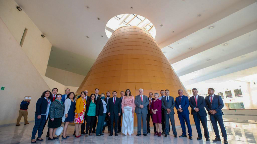 SEP_mx's tweet photo. 🗞️#SEPInforma
El @IPN_MX se suma a #EstrategiaEnElAula en sus 19 #Cecyts y en un Centro de Estudios Tecnológicos, ubicados en la capital, Estado de México, Hidalgo y Zacatecas, con una matrícula de 66 mil 731 estudiantes.
Conoce más:
👉🏼🔗https://t.co/jmKvJJAeX1 https://t.co/w2o40Kmqbk