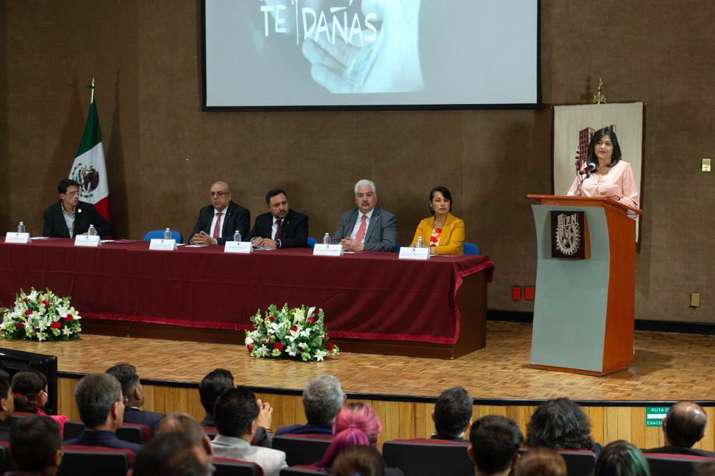 SEP_mx's tweet photo. 🗞️#SEPInforma
El @IPN_MX se suma a #EstrategiaEnElAula en sus 19 #Cecyts y en un Centro de Estudios Tecnológicos, ubicados en la capital, Estado de México, Hidalgo y Zacatecas, con una matrícula de 66 mil 731 estudiantes.
Conoce más:
👉🏼🔗https://t.co/jmKvJJAeX1 https://t.co/w2o40Kmqbk