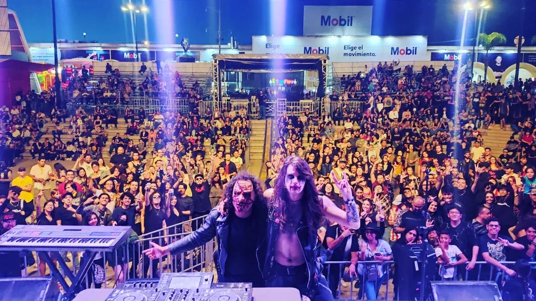 PurZynthRekords's tweet photo. Last night @GlitchBayMX5 ๐ญ๐ธat #forodellago @FNSM_Oficial This is a big mileston for a Darksynth producer performing in a major national event. Congrats !๐ฅ
#SynthwaveMexico ๐ฒ๐ฝ๐น
#PuZynth #livemusic #darksynth #synthwave #synthmusic https://t.co/j9Mnteqc7K