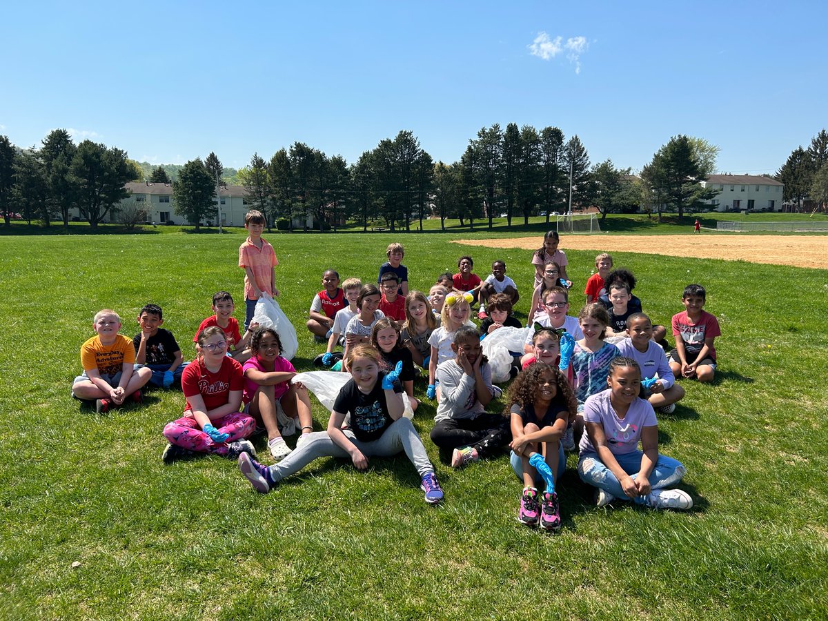 Southern and Cornwall Terrace students spent the afternoon cleaning up their campus.  Bags of trash were collected, and the grounds look great!  We love that our students are learning the value of taking care of their community! #WilsonSD