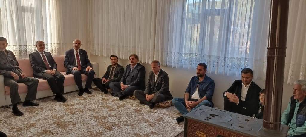 mahfuz_arslan's tweet photo. Ramazan Bayramı kapsamında, Milletvekili adayımız Ziya Buyankara ve Teşkilatlarımız ile beraber,#Zeynep #Siniwelan, #küçüktekören, #ğarib #wusfan #dodan #nahman #Çan #madrag #derearyan #fekçuni #sarıçiçek/germik ve #simsor köylerine bayram ziyaretleri gerçekleştirdik. https://t.co/uZyDtEDYDo