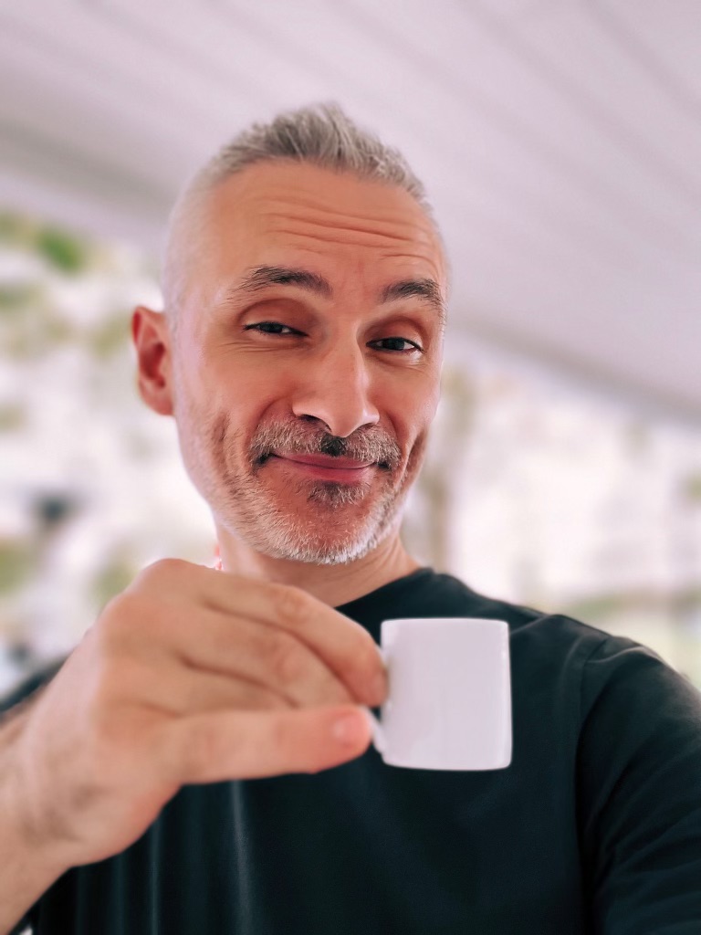 blackfodder's tweet photo. Join us at @ChicagoArtisan Market in Ravenswood for the ultimate shopping experience. Our café serves heavenly espresso, coffee, and cold brew to keep you energized all day. Don't miss out on the best shopping, food, and drinks in town this weekend from 10 am – 4 pm. https://t.co/2qyP9V0bHn