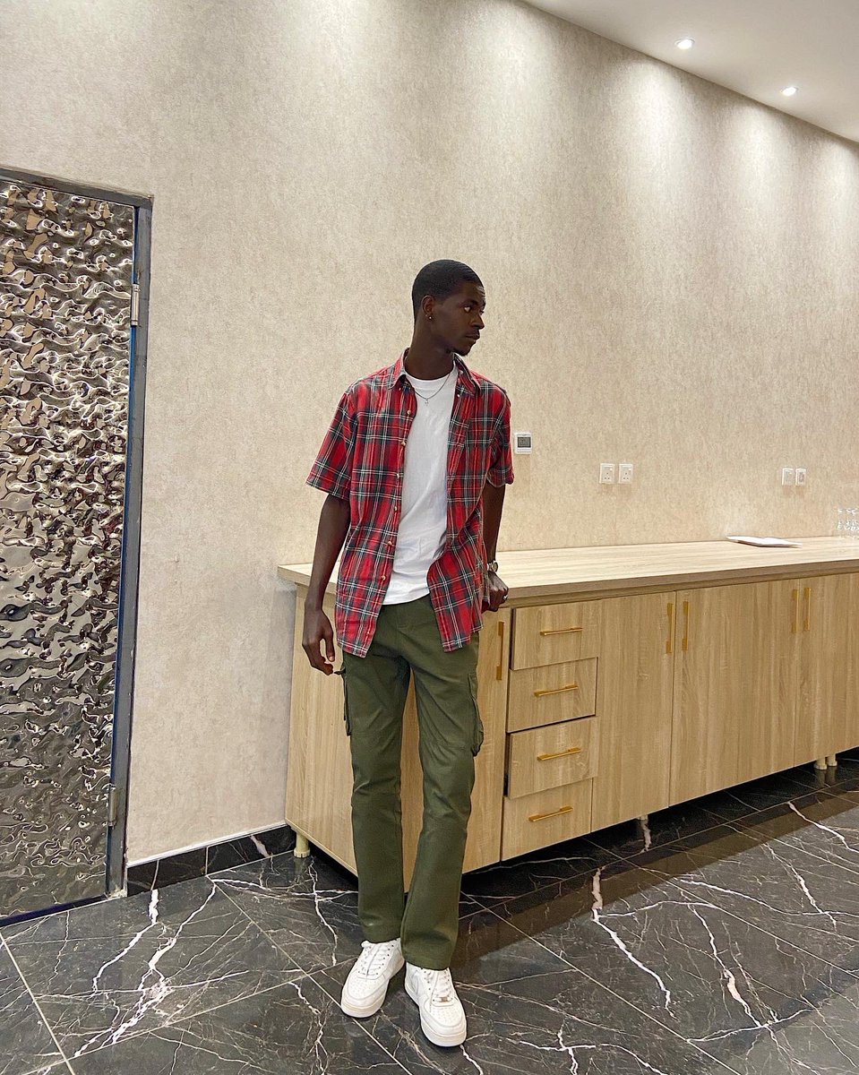Marknit0's tweet photo. 6’4 with my Airforce on https://t.co/oiVSvhUzrr