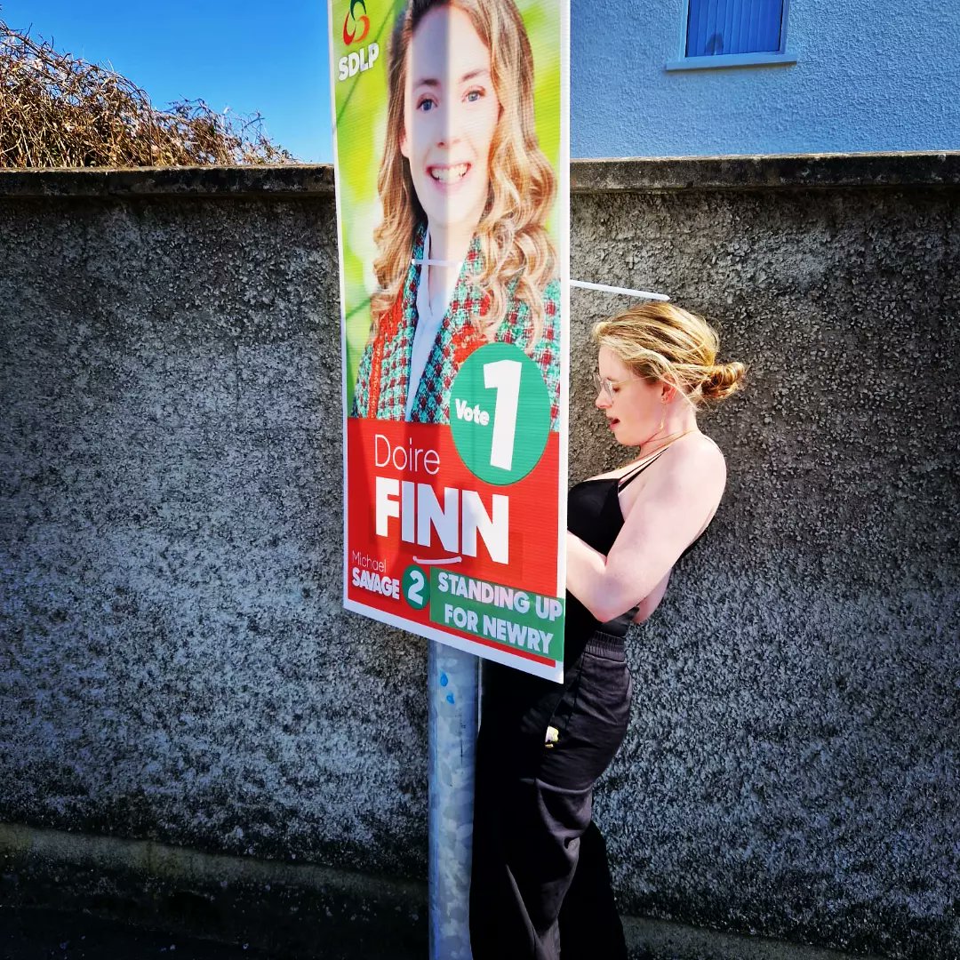 What a stunning morning to be out in Newry getting up lamp posts!! This evening proved to be slightly less sunny, but so so worth it ❤️ #Finnforthewin