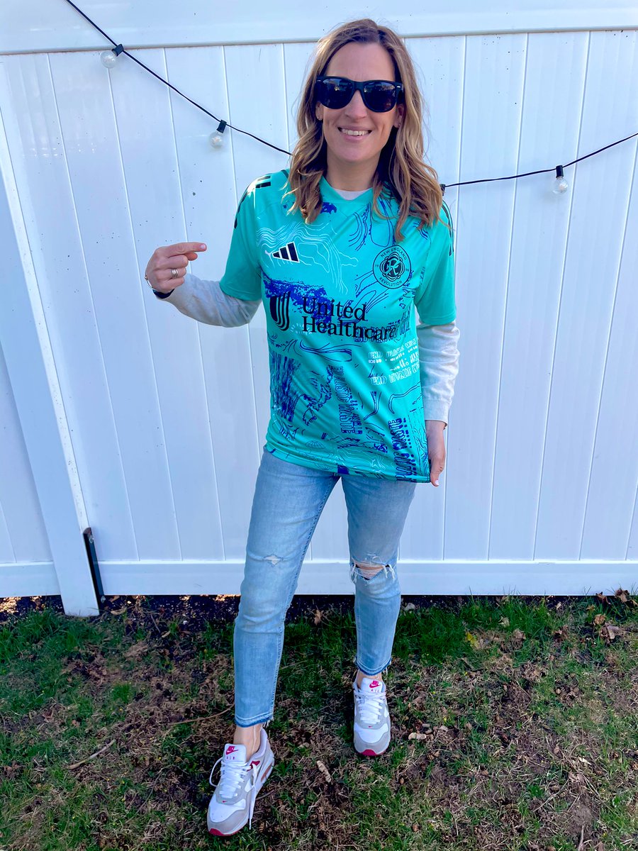 sarahwroblewski's tweet photo. Anyone else excited for the @NERevolution game this weekend?! Looks mainly dry, but cloudy. Every team is wearing the #OnePlanet kit made of recycled materials to celebrate #EarthDay ! I 💕 the #NERevs jersey ! #EndPlasticWaste https://t.co/3uNnsZpa2I