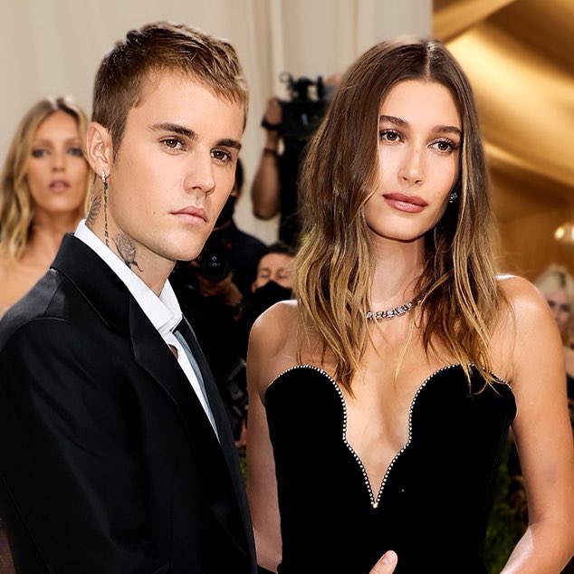 PopTingz's tweet photo. According to Radar Online, it was not Hailey Bieber, but in fact, Justin Bieber who contacted Selena Gomez asking to post about the hate his wife was receiving. https://t.co/VkYrZKhjoG