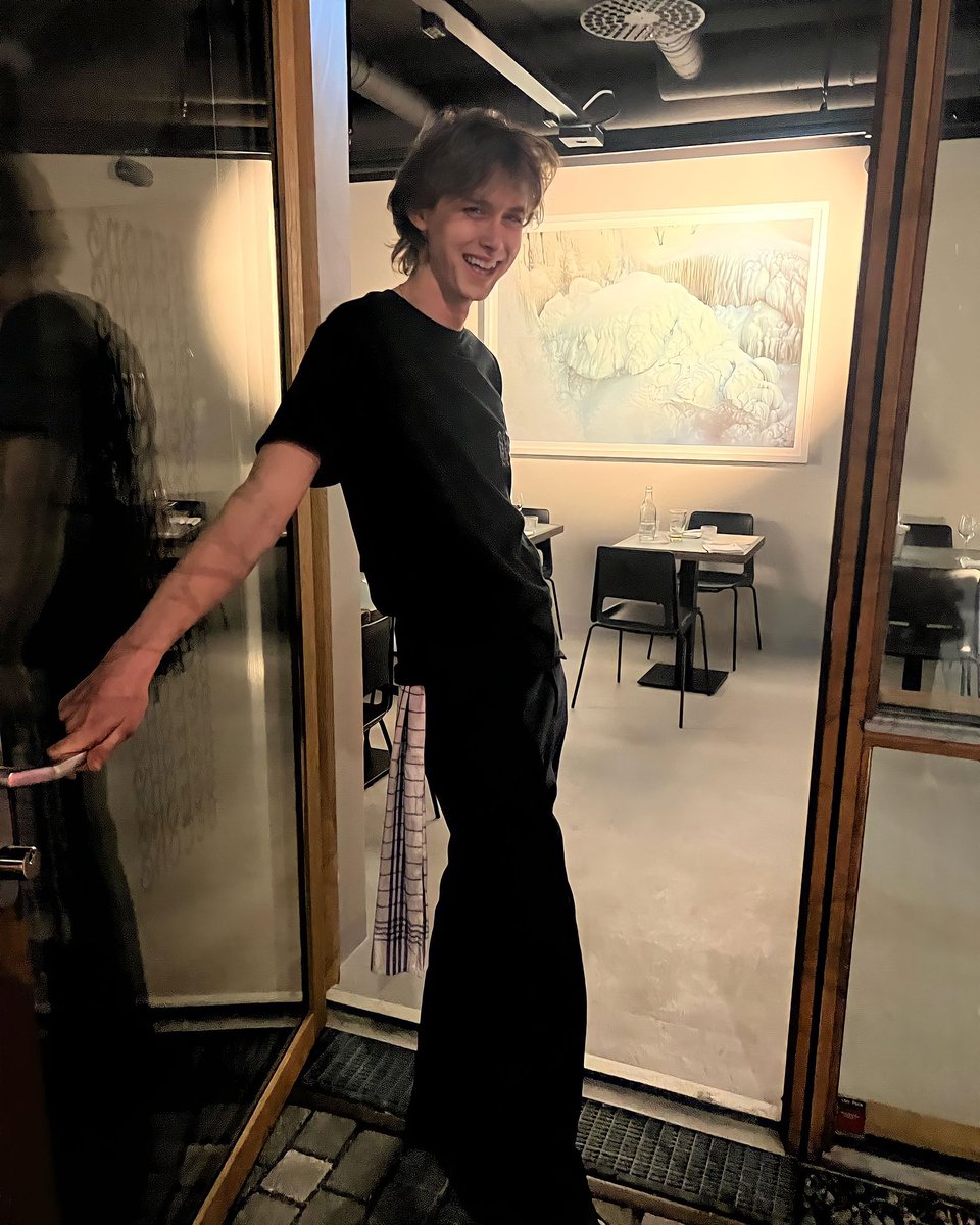 AnninaReal's tweet photo. New Henrik opens the door at the new place in Oslo Betongen ❣️ via Siv IG stories 🥰
#henrikholm https://t.co/w6dWiudm3F