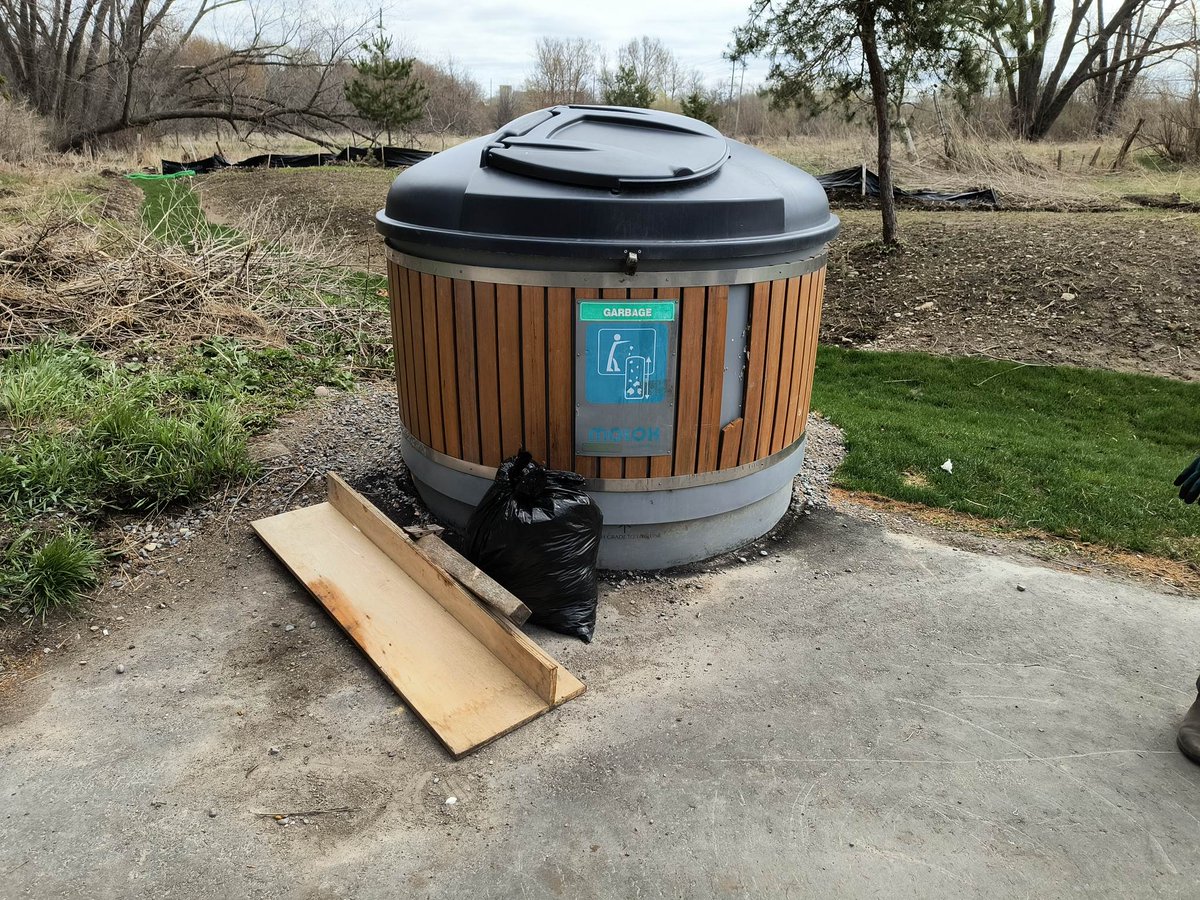 SalmonSchool's tweet photo. As part of Earth Week, we assisted our program lead sponsor Ontario Power Generation and a school with a park cleanup. The park was clean, as it is being well cared for. We met two people who modeled a stewardship ethic for the students.  I hope more cleanups end up this way! https://t.co/Ldjv0wuKiu