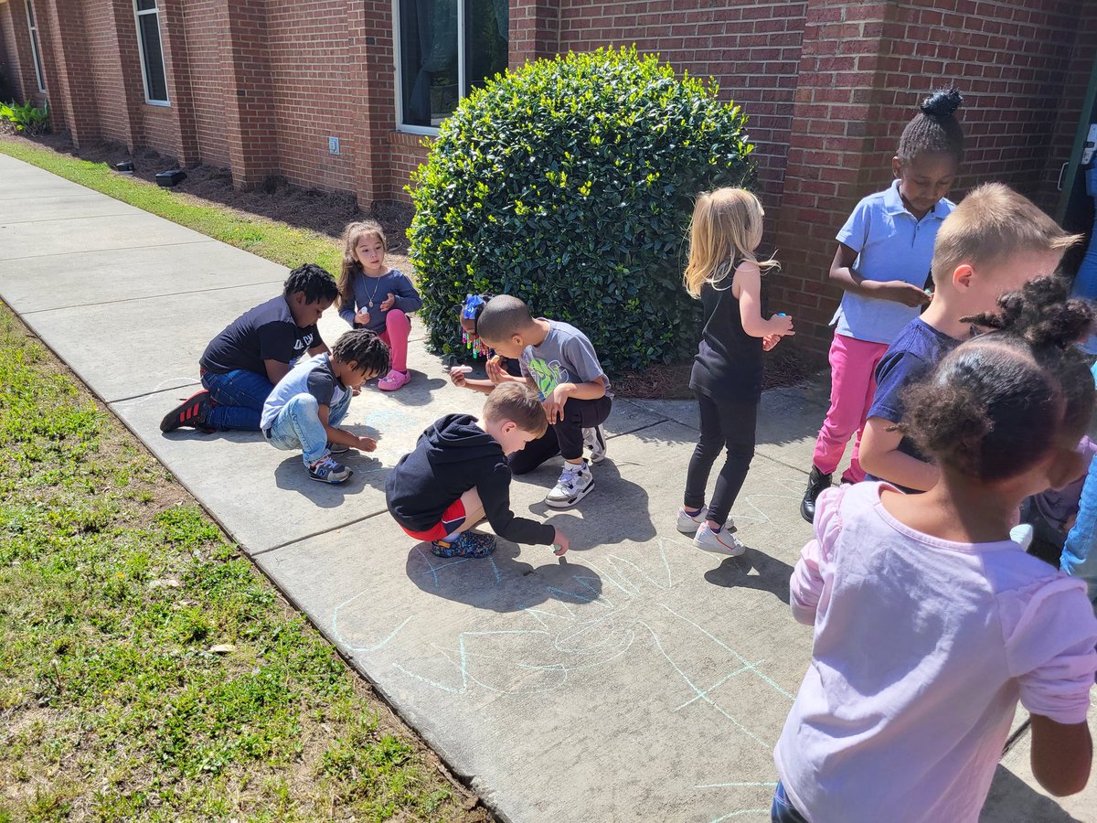 BassettRobin's tweet photo. C for chalk for the ABC Countdown to the last day of school.  The kids were definitely more colorful when we were done.
#nsccbethebest
@HopeFBarr 
@RyanEarlJames 
@Samantha_Fuhrey 
@RPES_Cougars https://t.co/RAENUVPfmS
