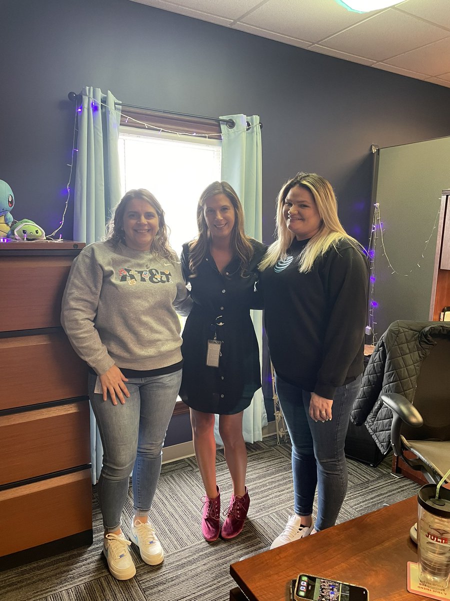 JulieHockenber1's tweet photo. Lots of fun and excitement this week in Boardman. @Michael__Horner @ruthtadlock @AdamMiller0615 @JenniferCurry15 @WhitneyPryor88 Today we wore green for Earth Day. We had a site visit and Town Hall. All the fun!!!!#lifeatatt #WeGotYourBackOffice https://t.co/Qn8j3Qc54t