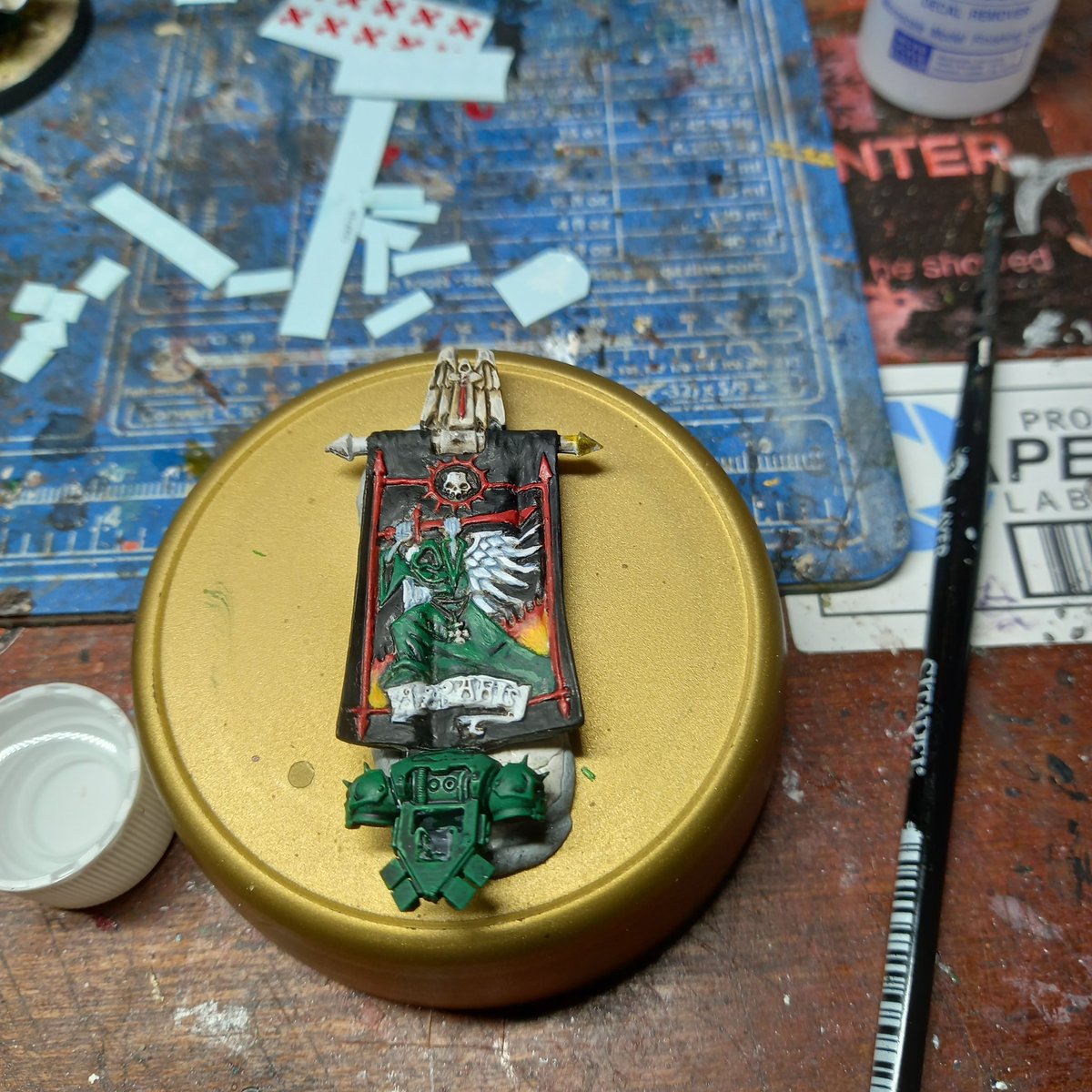 SJDKEY's tweet photo. #hobbystreak Day 846 (1936) A little bit of banner work before Salute prep #salute50 #spacemarines #adeptusastartes #warhammercommunity #darkangels #thelionreturns #1stlegion #sonsofcaliban #warhammer40k #lioneljohnson #warhammer #paintingwarhammer https://t.co/jFaTIosNL9