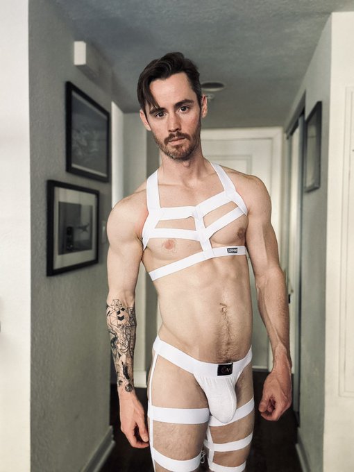 I think I&rsquo;m ready for the next sex party. Rate my fit. https://t.co/rGdxPD1iO4