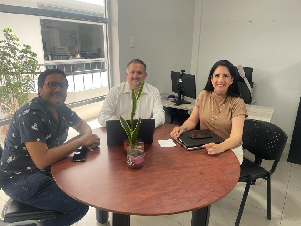 SebastianBalda's tweet photo. Compartiendo con los compañeros de cooperación internacional de @PrefecturManabi @CongopeEcuador @ORUFOGAR @cllorens https://t.co/qyAVhGlrGS