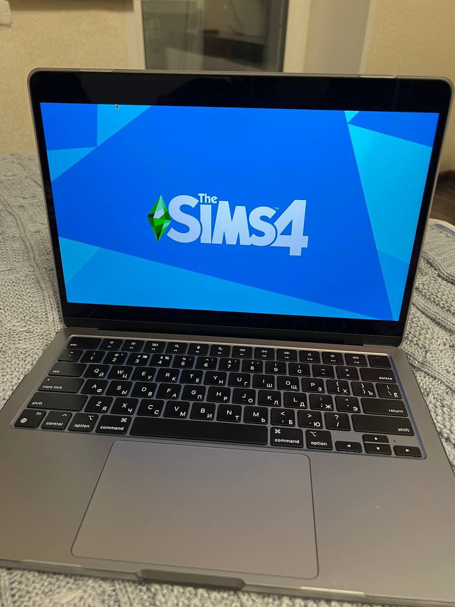 Установил на компьютер Sims 4, чисто  ради прикола!
И знаете, я там не успеваю НИЧЕГО, кроме работы, помыться, покормиться и поспать!
Действительно симулятор жизни!