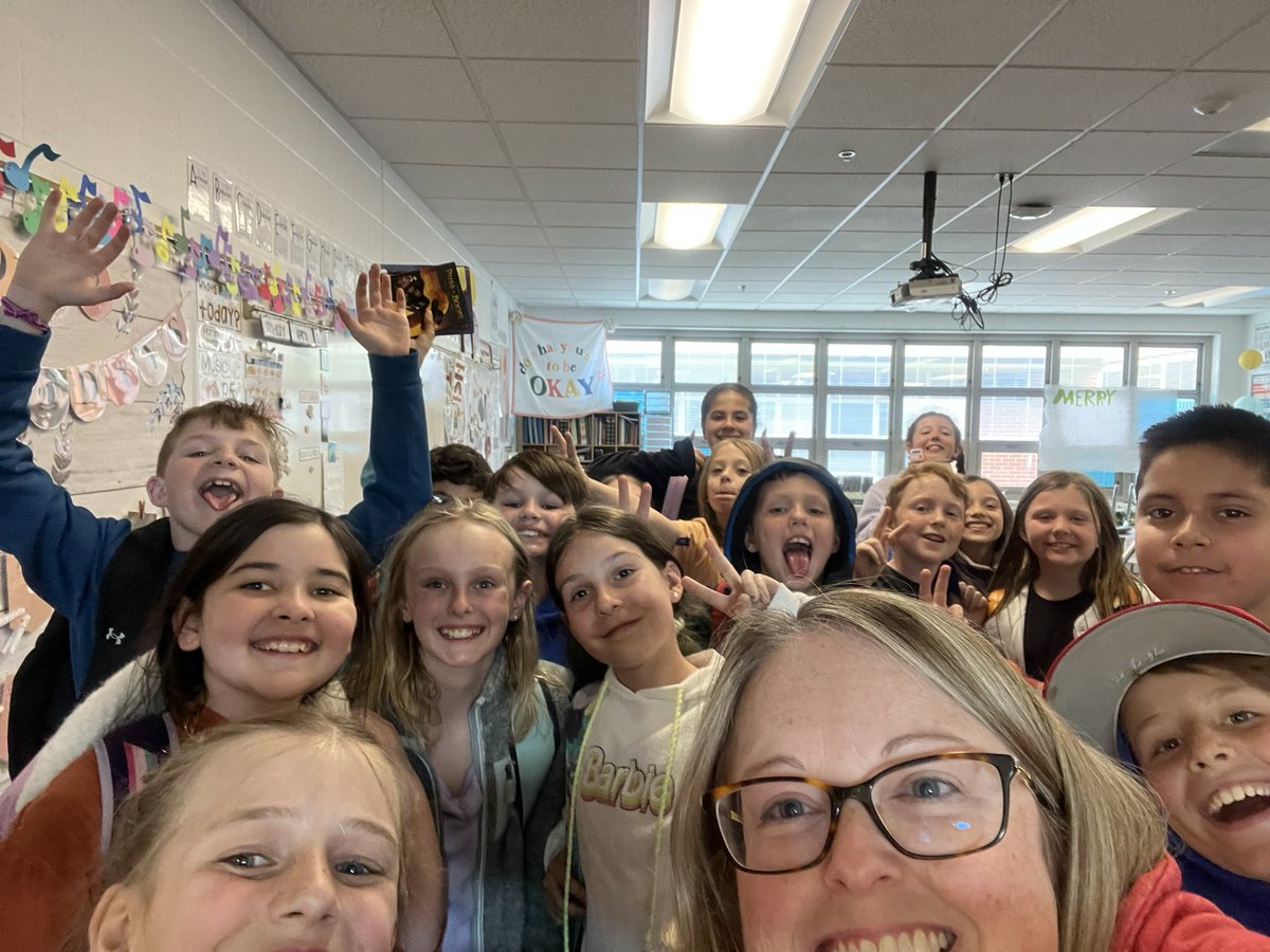 Olive_Principal's tweet photo. The best Fridays are Fridays when the Principal gets to be your guest teacher for the day! https://t.co/X6qVqGF1ph