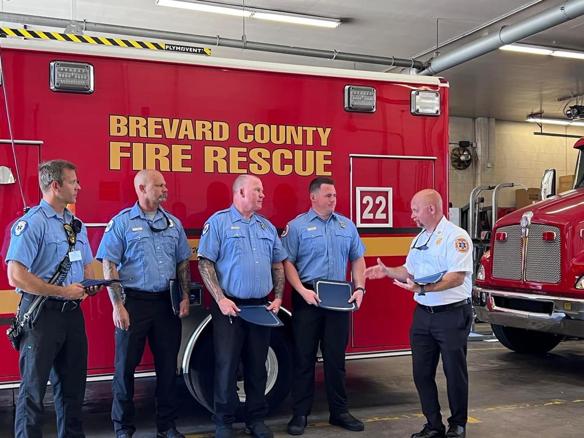 TheEMSOfficerEx's tweet image. No better way to end the week! Recognizing some of our department&apos;s EMS champions &amp;amp; our law enforcement partners for the successful resuscitation of a cardiac arrest victim. Did I mention the survivor was in attendance as well? Job well done! #ItTakesAVillage #BCFREMS #HPCPR #EMS