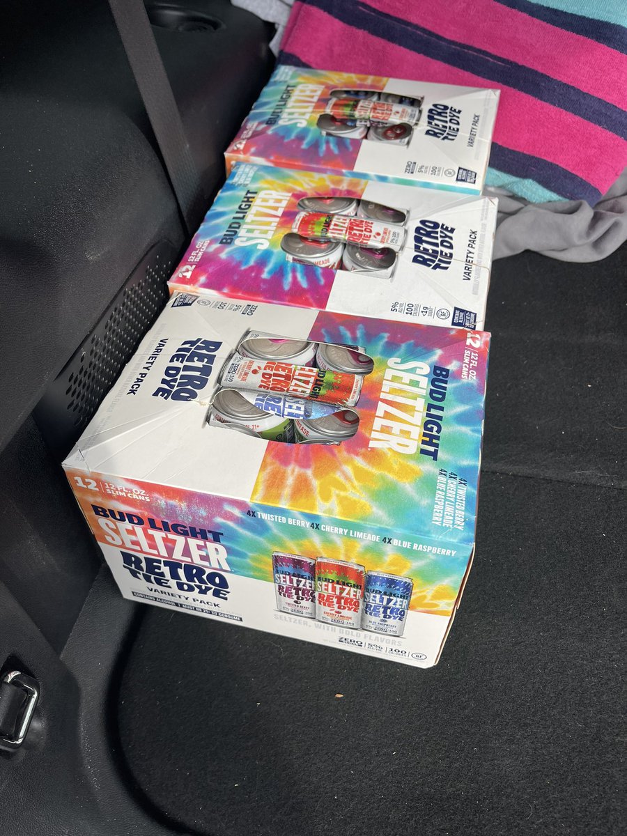 emcniff78's tweet photo. @AnheuserBusch @BudLightSeltzer 2 days, 2 days to find a store that had these in stock! Very disappointed but of course I got enough to make it through the weekend 🤣 Stock it up in Blue Ridge, Ga. https://t.co/oU0gqp8VM9