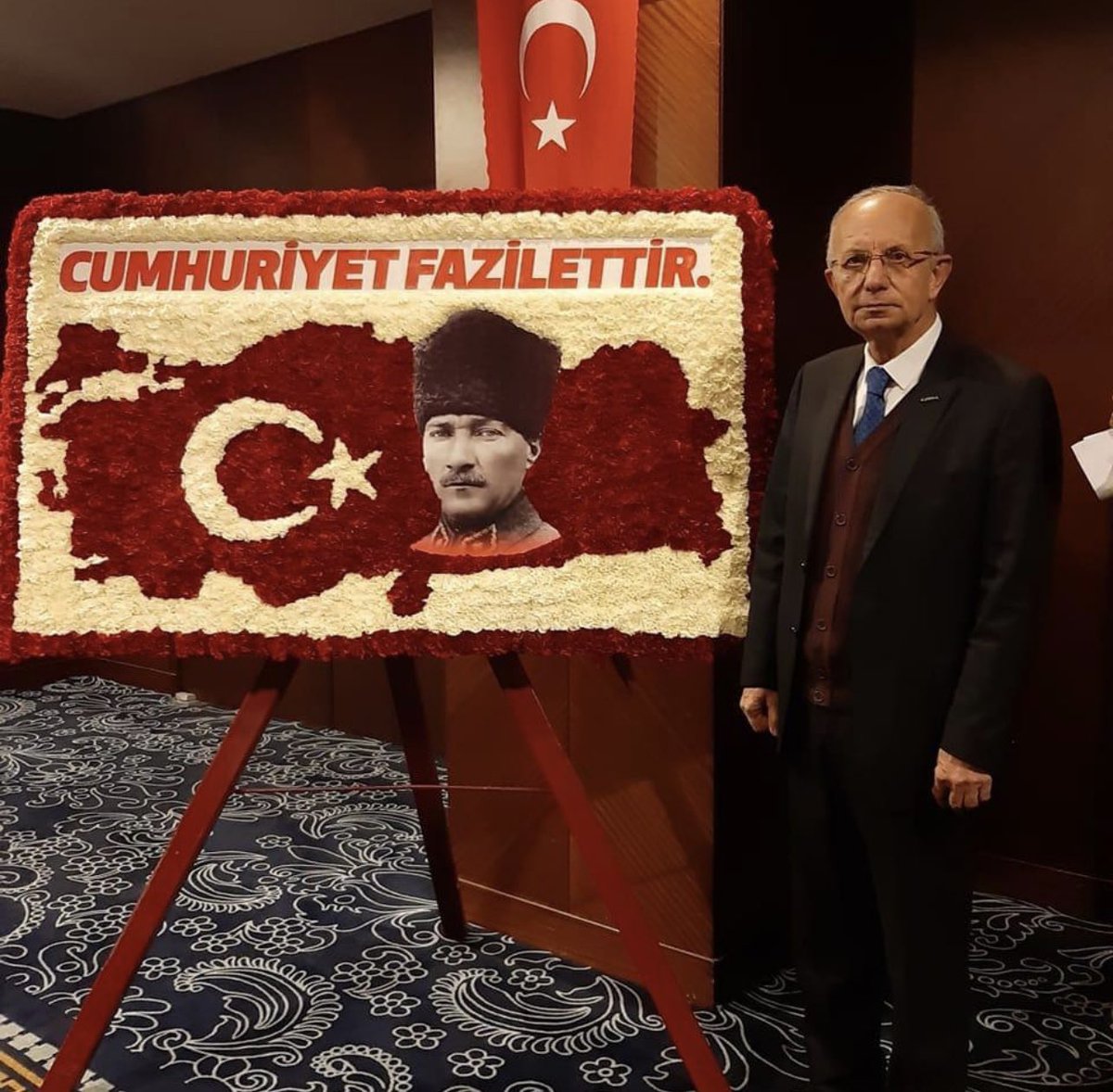 add_genelmerkez's tweet photo. Atatürkçü Düşünce Derneği Büyükçekmece Şubesi önceki başkanımız Haluk Akpek’in vefatını derin üzüntü ile öğrendik.
Sevgili başkanımıza rahmet,ailesine,sevenlerine ve ADD örgütümüze başsağlığı dileriz.
Ruhu şad olsun. https://t.co/EouKIM2I5C