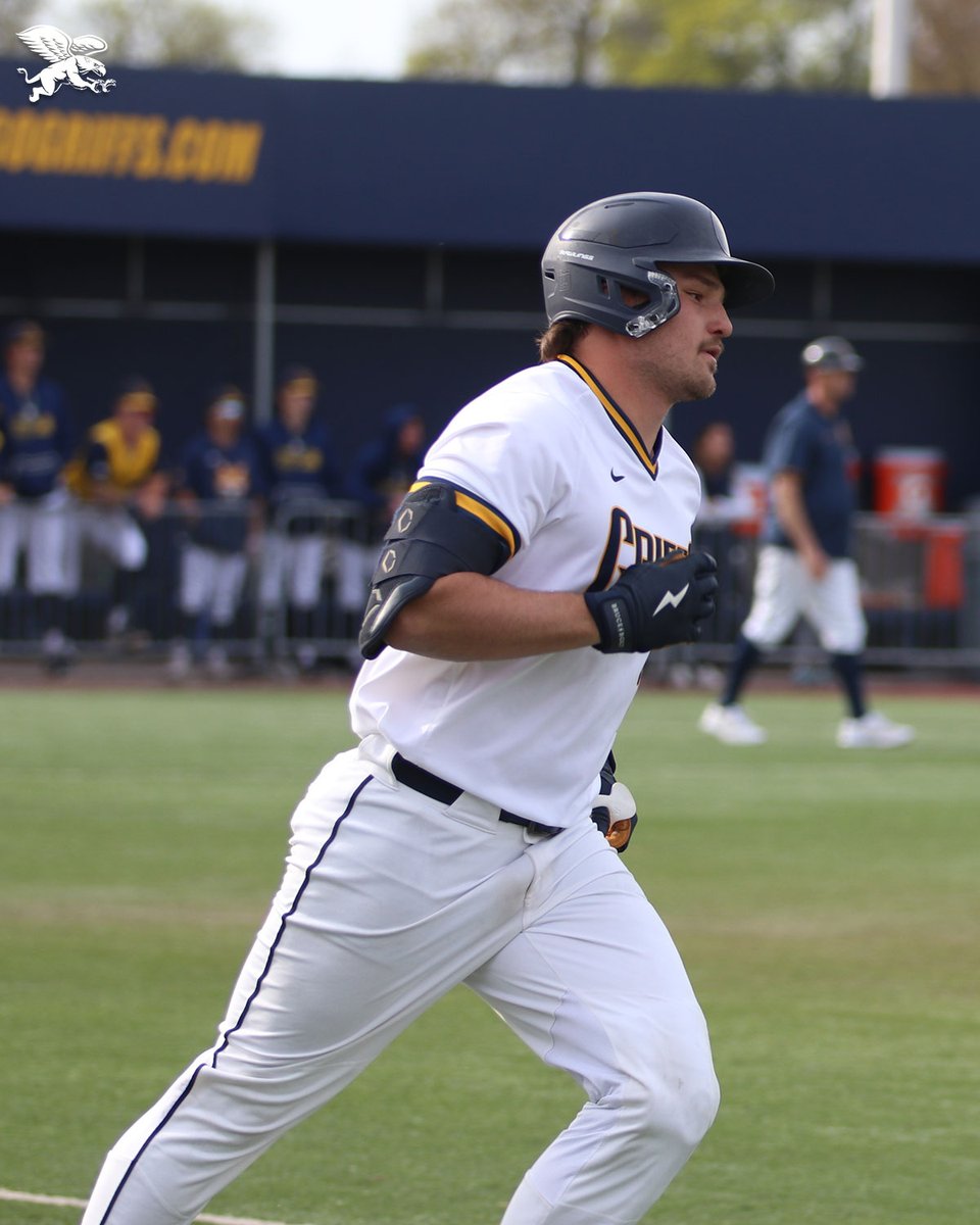 GriffsBaseball's tweet photo. Let the bat do the talking. 

#Griffs https://t.co/EdUM4jlqAS