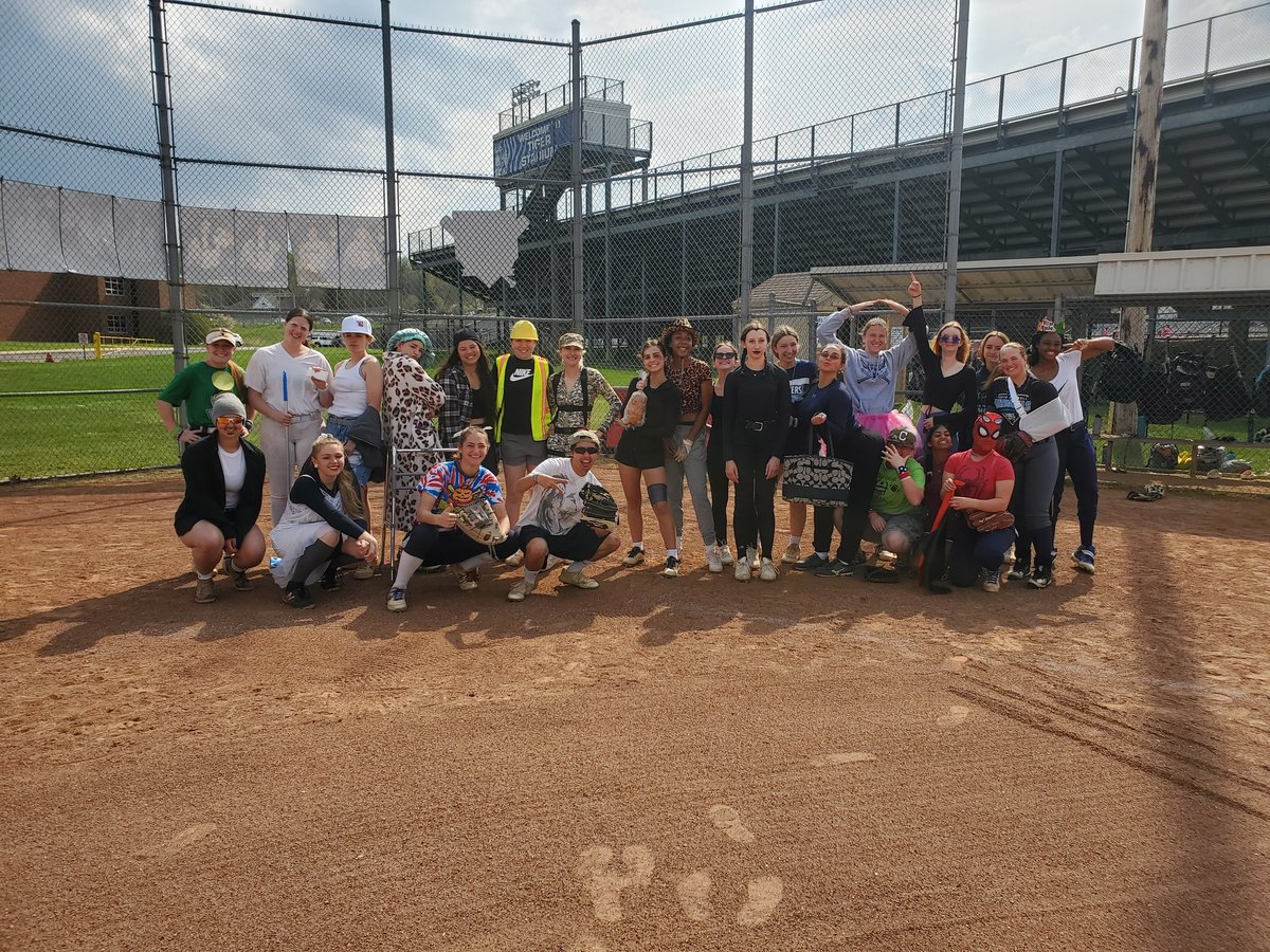 THSGirlSoftball's tweet photo. They had fun today...and then we got hailed on 🤣 https://t.co/fx6cJuG8u0