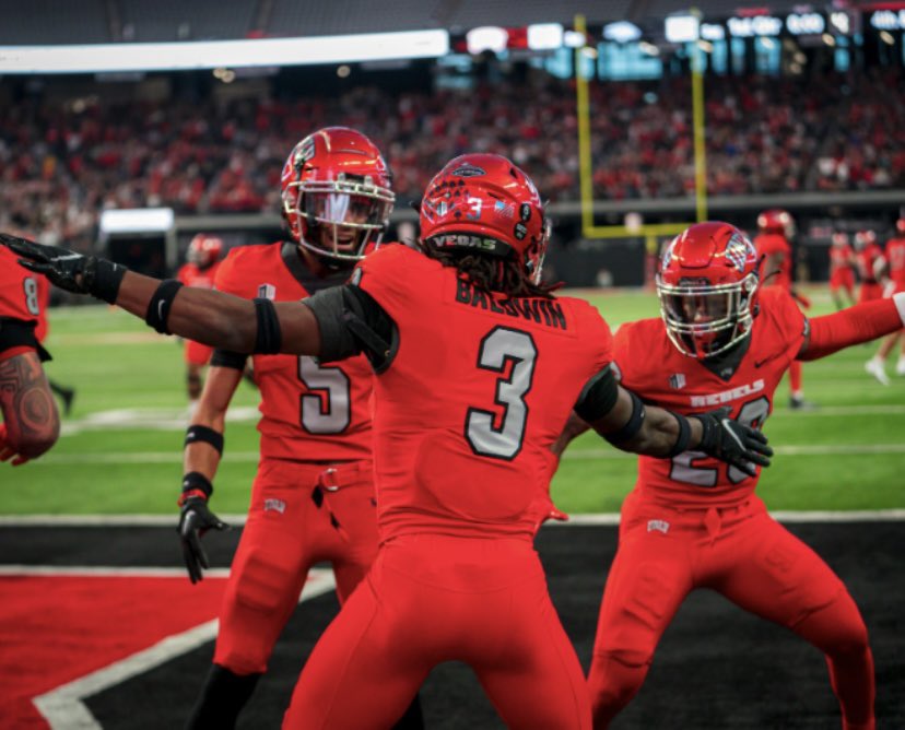 Blessed to receive an offer from The University of Las Vegas 🎈🏴‍☠️ @CoachDeLaTorre <a href="/DaveHenigan/">Dave Henigan</a> <a href="/unlvfootball/">UNLV Football</a>