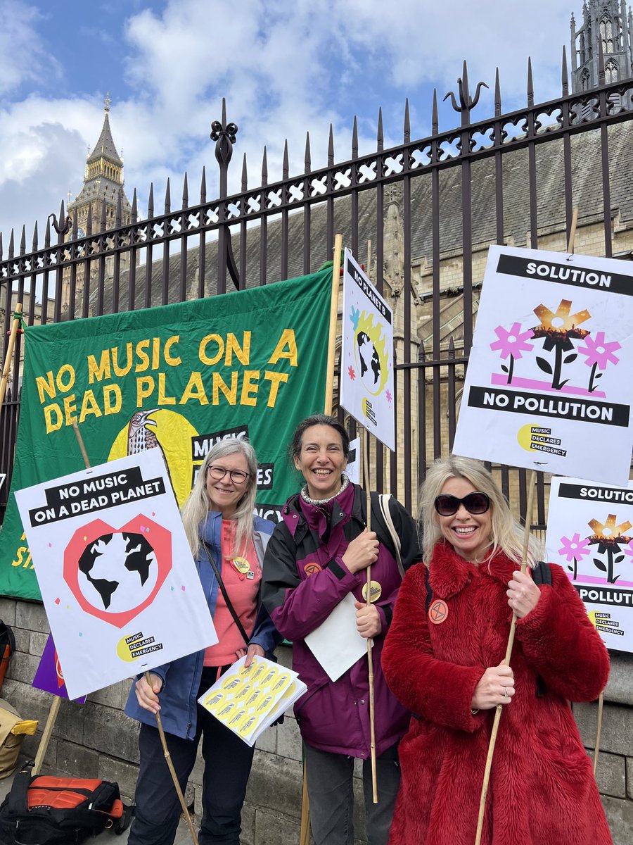 A day of joyous collective action at #TheBigOne w/ ⁦<a href="/brianeno/">Brian Eno</a>⁩ ⁦<a href="/ClareTotty/">Clare Farrell</a>⁩ ⁦<a href="/CiaranAustin/">Ciaran Austin</a>⁩ ⁦<a href="/FrankieOliver/">Frankie Oliver</a>⁩ ⁦<a href="/musicdeclares/">MUSIC DECLARES EMERGENCY</a>⁩ ⁦<a href="/samleesong/">Sam Lee - He/Hymn 🌈</a>⁩ ⁦<a href="/SophieShnapp/">Sophie Shnapp</a>⁩ ⁦<a href="/hirokishirasuka/">Hiroki Shirasuka</a>⁩ &amp; friends old &amp; new. Join over the weekend if you can