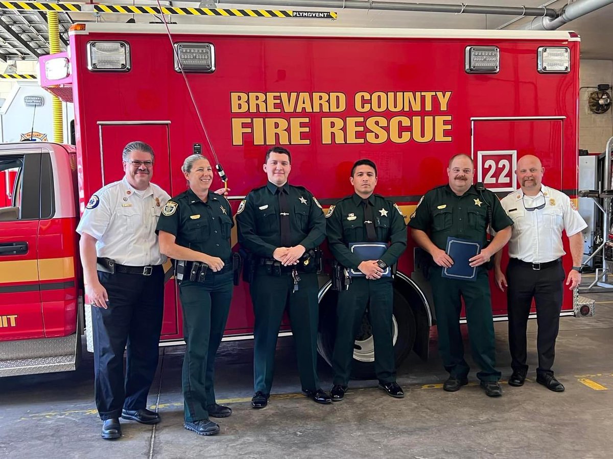 EMSOfficer's tweet image. No better way to end the week! Recognizing some of our department&apos;s EMS champions &amp;amp; our law enforcement partners for the successful resuscitation of a cardiac arrest victim. Did I mention the survivor was in attendance as well? Job well done! #ItTakesAVillage #BCFREMS #HPCPR #EMS