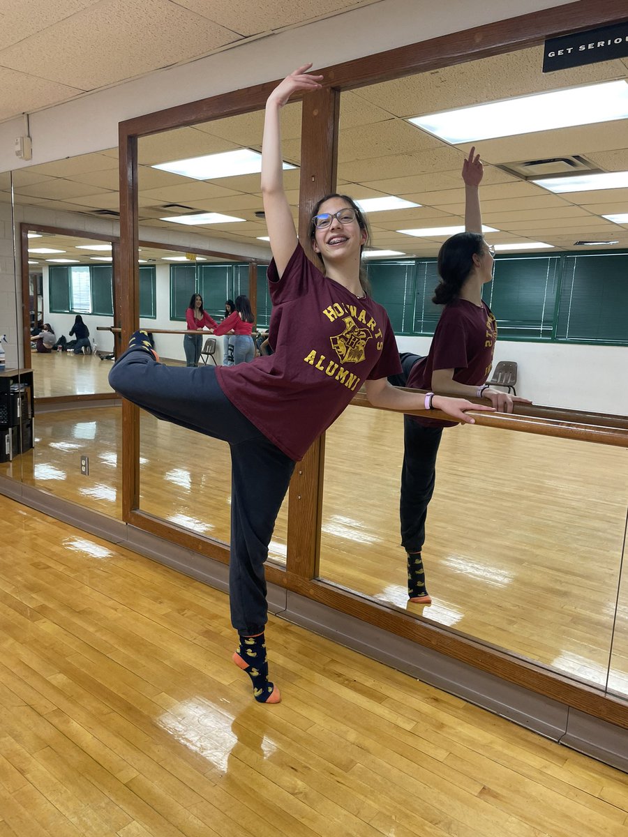 Emeralds_MHS's tweet photo. Congratulations to our dance III student Eryn Darey-Bell for being accepted to UNCSA Summer Contemporary Dance Intensive ! @SISD_FineArts @MontwoodHS https://t.co/441Ly9UfUB