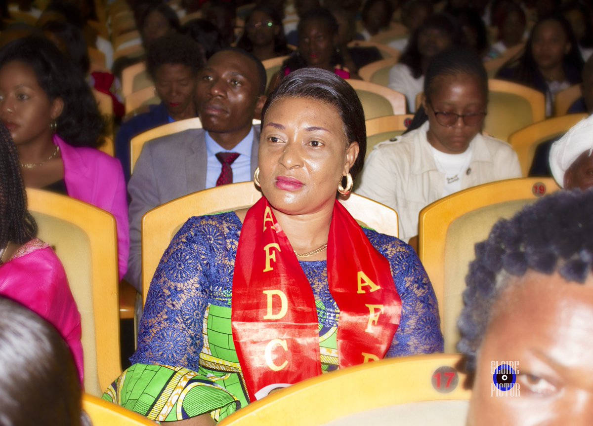 denise_kabongo's tweet photo. #LE_PARLEMENT_ROSE 3 #VISION
C'était le Samedi 15 avril au palais du peuple.
#1500femmes #le_feu
#1500coeurs #infiniment_merci
#un_nouveau_congo_est_possible
#impacter_le_futur
#rdv_au_sommet
#une_femme_une_vision https://t.co/upaWrPwc4R