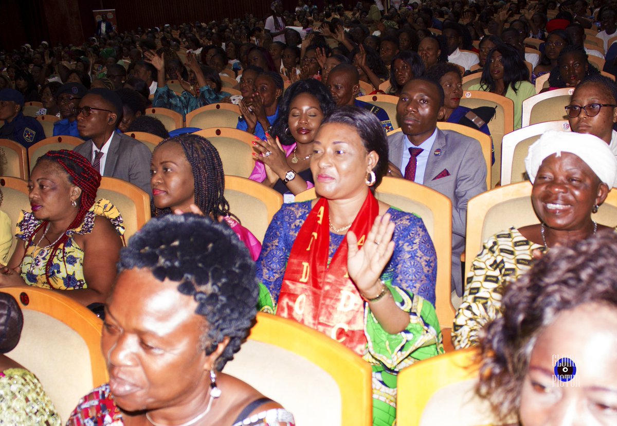 denise_kabongo's tweet photo. #LE_PARLEMENT_ROSE 3 #VISION
C'était le Samedi 15 avril au palais du peuple.
#1500femmes #le_feu
#1500coeurs #infiniment_merci
#un_nouveau_congo_est_possible
#impacter_le_futur
#rdv_au_sommet
#une_femme_une_vision https://t.co/upaWrPwc4R