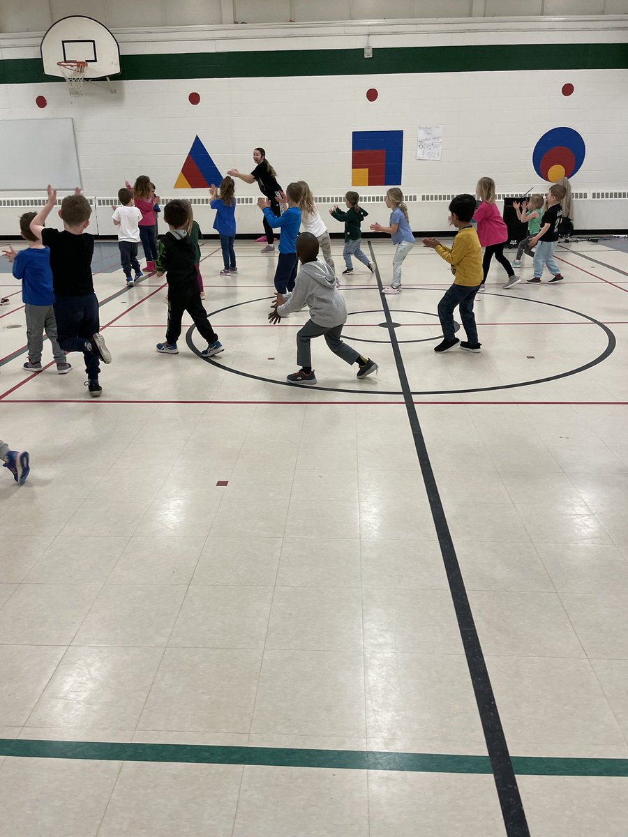 MrsBeg24's tweet photo. We had a great time at our final @Luv2Groove session today! 🦊@StPhilipOCSB @OttCatholicSB #ocsbKindergarten #ocsbArts https://t.co/fyXTxFH6q7
