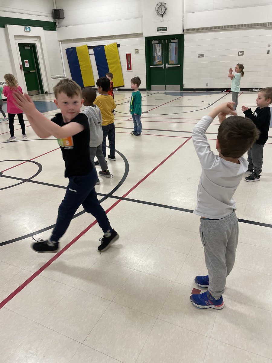 MrsBeg24's tweet photo. We had a great time at our final @Luv2Groove session today! 🦊@StPhilipOCSB @OttCatholicSB #ocsbKindergarten #ocsbArts https://t.co/fyXTxFH6q7