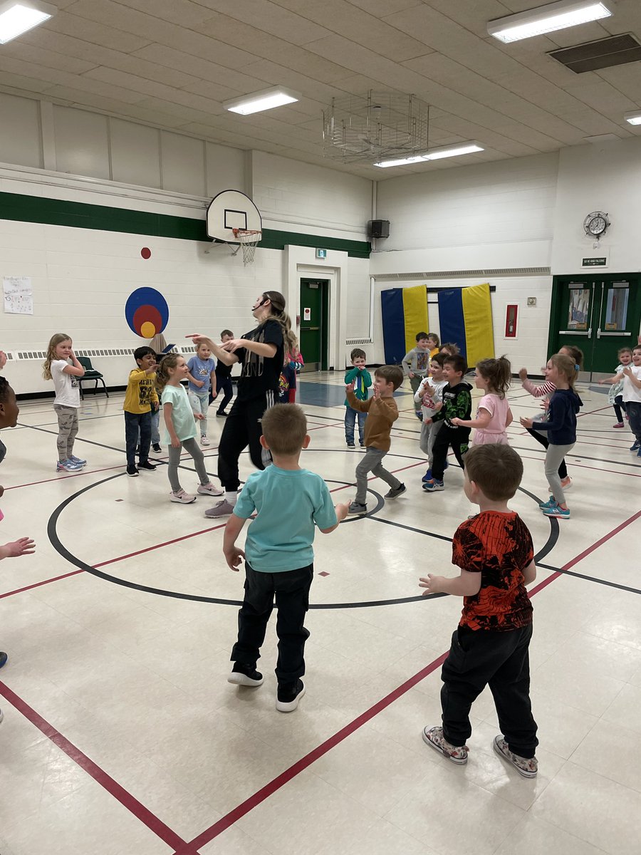 MrsBeg24's tweet photo. We had a great time at our final @Luv2Groove session today! 🦊@StPhilipOCSB @OttCatholicSB #ocsbKindergarten #ocsbArts https://t.co/fyXTxFH6q7