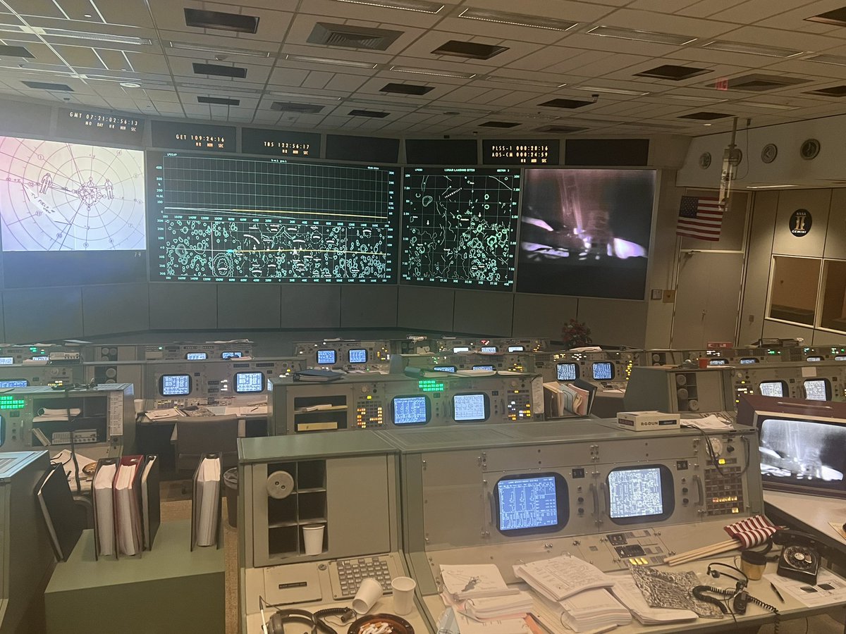 DrDaliah's tweet image. Houston…..we have a problem… #NASA #SpaceCenter #MissionControl